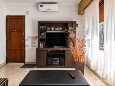 CASA EN VENTA 2 DORMITORIOS CON MONOAMBIENTE INDEPENDIENTE LA PLATA - 4