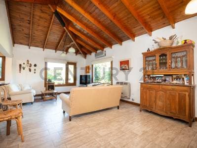 Venta de casa 3 dormitorios con quincho y pileta - 5