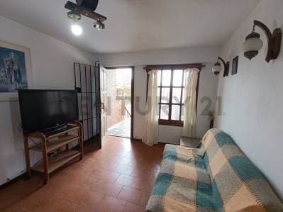 Venta de casa 5 ambientes frente con cochera quincho parrilla en Costa Azul - 3