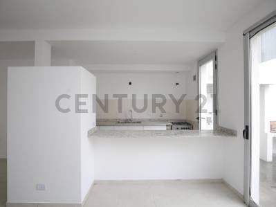 CASA DUPLEX EN VENTA EN LA PLATA A ESTRENAR DE 2 DORMITORIOS Y COCHERA - 4