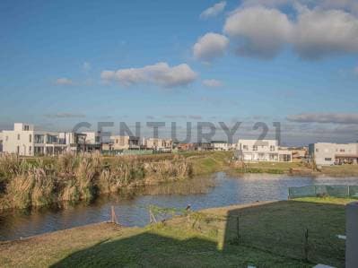 VENTA CASA EN EL CANTON - NORTE 5 AMB. - 2
