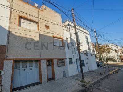 Venta Casa 3 Dormitorios a Refaccionar Liniers Patio, Balcón y Terraza. - Principal