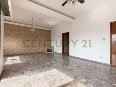 Vendemos 3 ambientes con terraza propia - Permuta. - 2