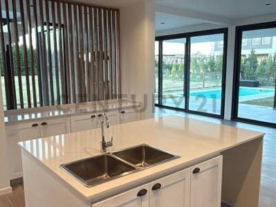 Venta Casa 5 amb con dependencia A ESTRENAR!!! Barrio Castaños Nordelta - 5