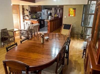 Casa 4 dormitorios, 2 baños, cochera - 3