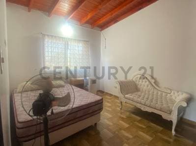 VENTA DE CASA QUINTA CON PILETA - 4