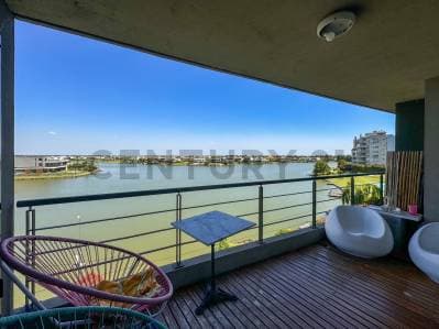 Islas del Golf Nordelta La Mansa con vista al lago central en venta - Principal