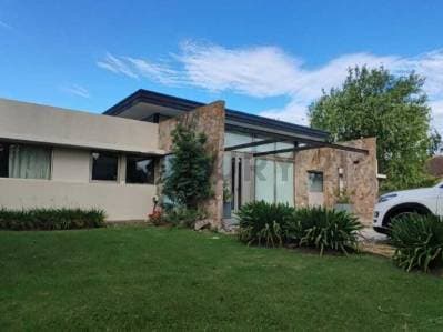 CASA EN CAMPOS DE ROCA A LA VENTA 4 DORMITORIOS - Principal