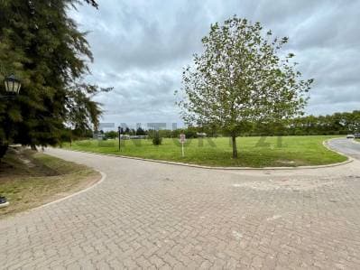 Lote en barrio cerrado en venta - 2