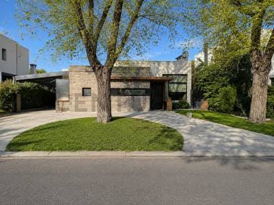 Casa en Venta | Barrio Cerrado Santa María de los Olivos | Una Planta | Lote de 532 m² | Jardín con - Principal