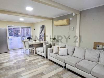 Casa en venta en La Plata de tres dormitorios en Parque Sicardi - 2