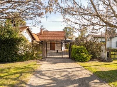 CASA EN VENTA EN VILLA ELISA| 3 dormitorios | Excelente ubicación sobre Camino Centenario - Principal