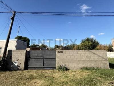 Quinta con amplio parque y potencial de renta - Venado Tuerto - Principal