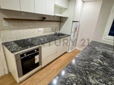 Venta Departamento 2 ambientes contrafrente. Totalmente reciclado a estrenar. Zona Plaza Colón - 3