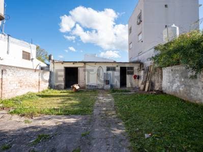 CASA A RECICLAR 2 DORMITORIOS EN VENTA LA PLATA LOTE - 2