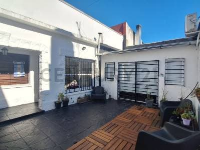 Venta de Casa 4 ambientes (tipo PH) con Patio y Terraza, Apto Crédito en Banfield, Lomas de Zamora. - 4
