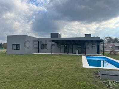 Venta de CASA 200 M2 a estrenar en BARRIO LA ASUNCION CLUB DE CAMPO, Luján ... - Principal