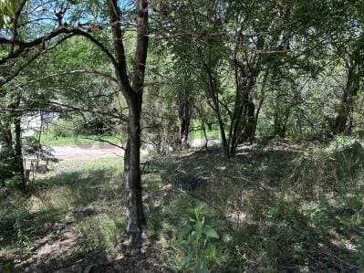 Lote ESQUINA en OPORTUNIDAD de 879 m2 en La Serranita - Principal