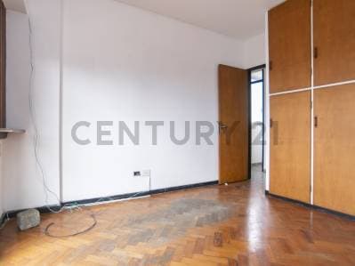 Departamento en venta en La Plata de cuatro habitaciones - 4