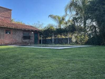 CASA EN VENTA CON PILETA PARQUE ALVEAR 2 DORM 1 PLANTA - 2