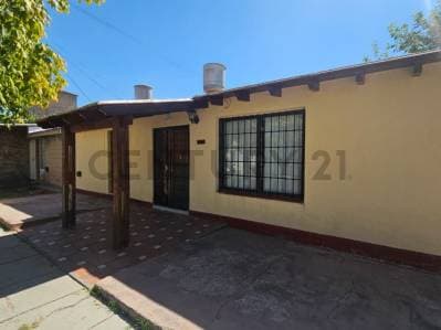 HERMOSA CASA EN GUAYMALLEN DORREGO - 2