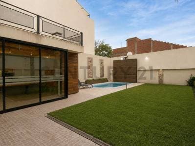 VENTA CASA 4 AMB.+ ESCRITORIO. VILLA LUZURIAGA - 2