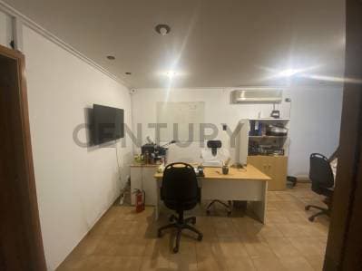 Industrial + oficinas - 400m2 - Barrio Industrial - 4
