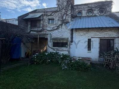 CASA EN VENTA 5 AMBIENTES | LOTE PROPIO 425 M² - BENAVIDEZ - 2
