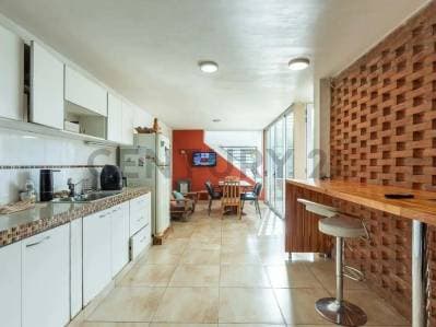 CASA 3 DORMITORIOS A LA VENTA CON COCHERA DOBLE Y PILETA, EN LA PLATA - 4