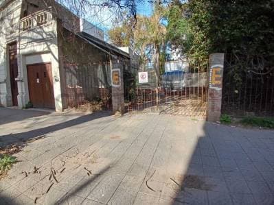 5 entre 41 y 42. Venta de Casa cuatro dormitorios y terreno - 2