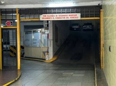 Venta cochera cubierta en microcentro: seguridad y comodidad a metros de todo - 4