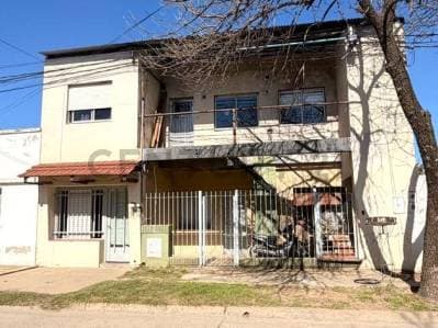 Casa con Departamentos - VENADO TUERTO - Principal