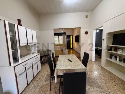 VENTA CASA 3 AMBIENTES EN LANÚS CON COCHERA Y QUINCHO - 5