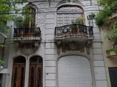VENTA PH SEIS O MAS AMBIENTES EN ALMAGRO - A RECICLAR - Principal