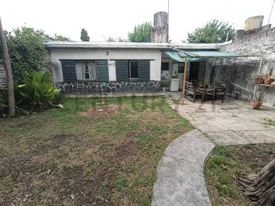 OPORTUNIDAD! CASA 300M2 -APTA CREDITO- Sobre Asfalto, GRAN POTENCIAL! - Principal