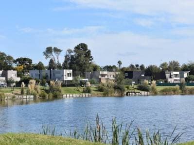 Hermoso Lote a la Laguna - 4