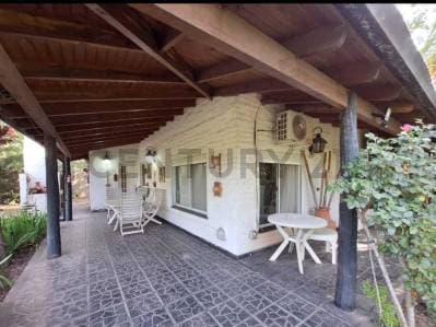 IMPORTANTE CASA SOBRE LOTE DE 600MT2 - Principal