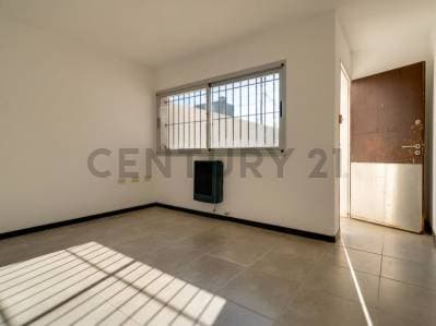 Duplex 2 dormitorios , en venta Los Hornos - 5