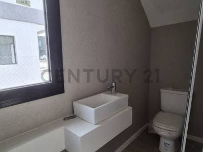 Casa tipo Dúplex 5 ambientes con jardín privado en Pilar - 4