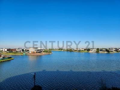 Islas del Golf Nordelta La Mansa con vista al lago central en venta. - Principal