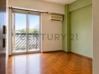 VENTA EN CABALLITO - 3 AMBIENTES AMPLIO CON BALCÓN Y VISTA ABIERTA – EXCELENTE PRECIO - 4