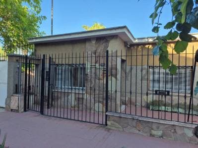 Venta Casa con galpón en Gutierrez Maipu - Principal