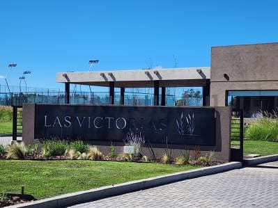 ESPECTACULAR LOTE EN UNO DE LOS MÁS PROMETEDORES BARRIOS DE CANNING - Principal