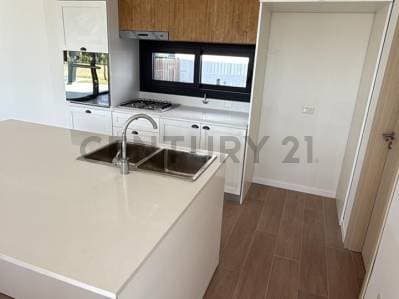 Venta Casa 5 amb con dependencia A ESTRENAR!!! Barrio Castaños Nordelta - 4