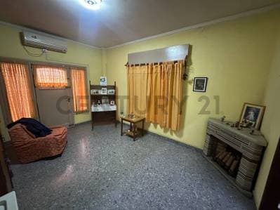 VENTA CASA LOTE PROPIO 3 AMBIENTES, SAN JUSTO, IDEAL PARA RECICLAR O DESARROLLO, ZONIFICACION C1 - 5