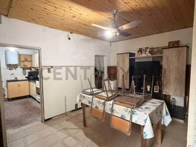 CASA VENTA- COCHERA- A RECICLAR- GRAN POTENCIAL - 3
