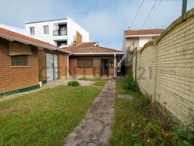 EN VENTA CASA TIPO CHALET - DEPARTAMENTO Y QUINCHO - PH SEMICENTRO - 5