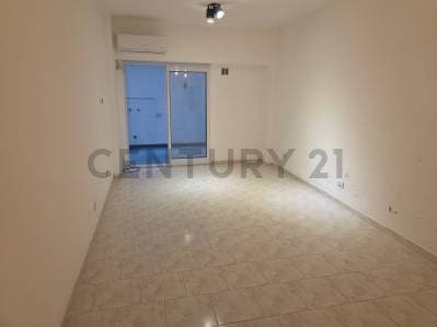 VENTA MONOAMBIENTE CON PATIO CUBIERTO EN RECOLETA - 2