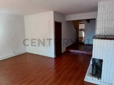 Departamento de 2 dormitorios + comodín con patio y terraza – Pichincha - Principal