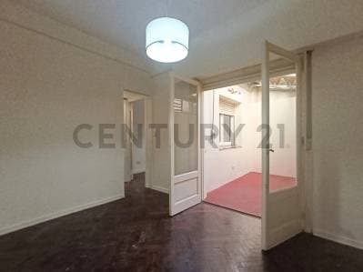 Departamento 2 ambientes en venta con patio! en Caballito - 2